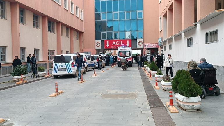 Okula Zarar Veren Öğrenci Tarafından Nöbetçi Öğretmen Bıçaklandı! Nöbetçi öğretmen, okulla ilişiği kesilen öğrenci tarafından bıçaklandı
