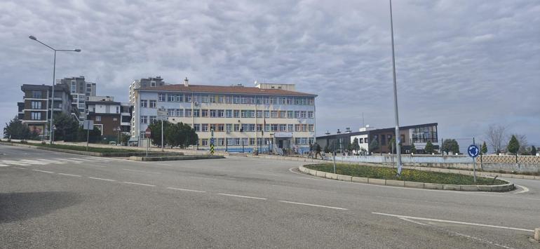 Samsun'da Okul Müdürüne Darbe: 3 Kişi Gözaltında Samsunda okul müdürünün darbedilmesine 3 gözaltı