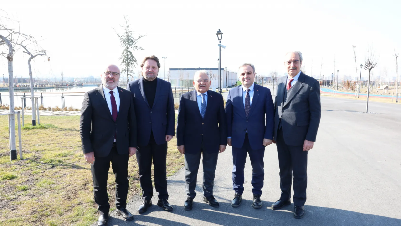 Şehir dışından gelen öğrencilerin Başkanla sohbeti dikkat çekti
