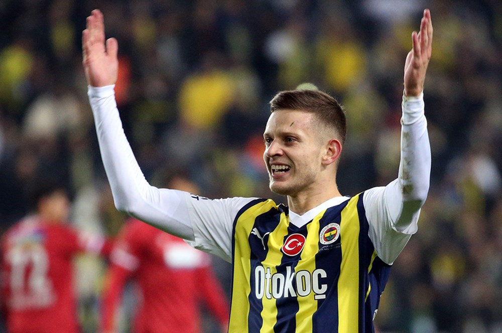 Szymanski'nin bonservisi rekor seviyeye çekildi: Fenerbahçe rakamı güncelledi  - 1. Foto