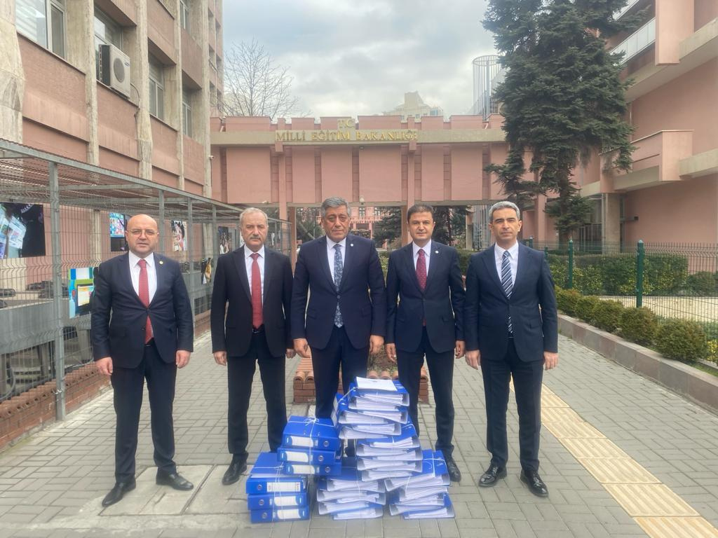 Turk Egitim Sen Ek Ders Ucretlerinin 100 Artirilmasi Icin Topladigi