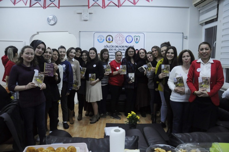 100. Yıl Onuruna Gölcük Okuyor Projesi Öğretmenler Okudu, Dinleyenler Mest Oldu. Kitap Okuma Etkinliği