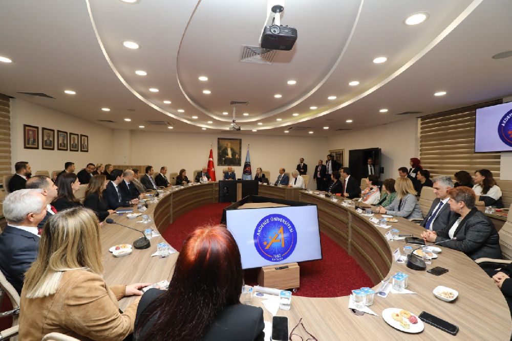 YÖK Başkanı Özvar'dan Bilişim ve Yapay Zeka Tabanlı Programlara Vurgu