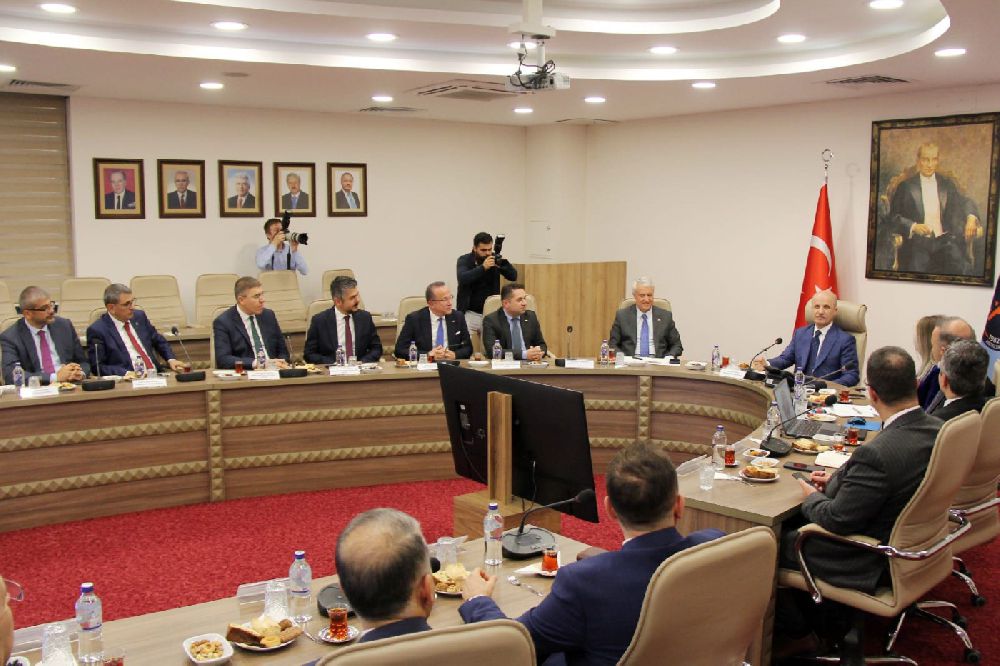 YÖK Başkanı Özvar'dan Bilişim ve Yapay Zeka Tabanlı Programlara Vurgu