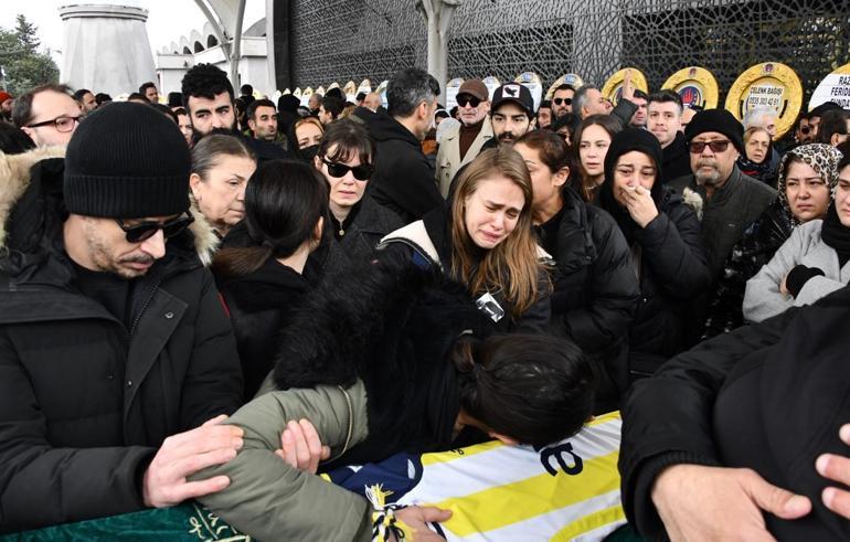 Eş Burcu Deprem: Efe Depremin Son Yolculuğuna Ayakta Duramadı! Efe Deprem son yolculuğuna uğurlandı