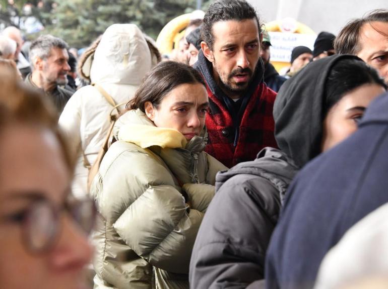 Eş Burcu Deprem: Efe Depremin Son Yolculuğuna Ayakta Duramadı! Efe Deprem son yolculuğuna uğurlandı
