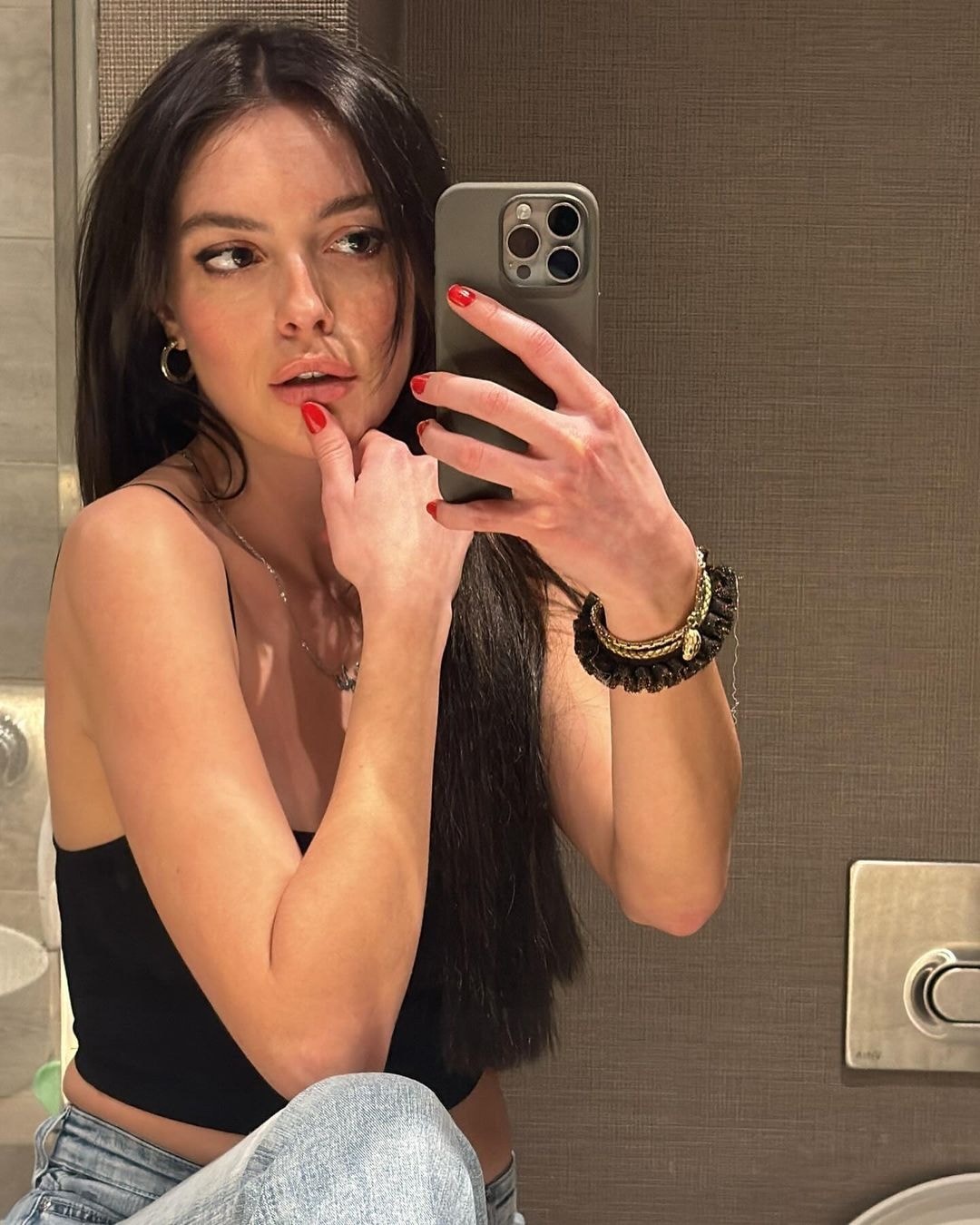 1709800055 24 Melis Sezen Saclarini Siyah Renge Boyatti