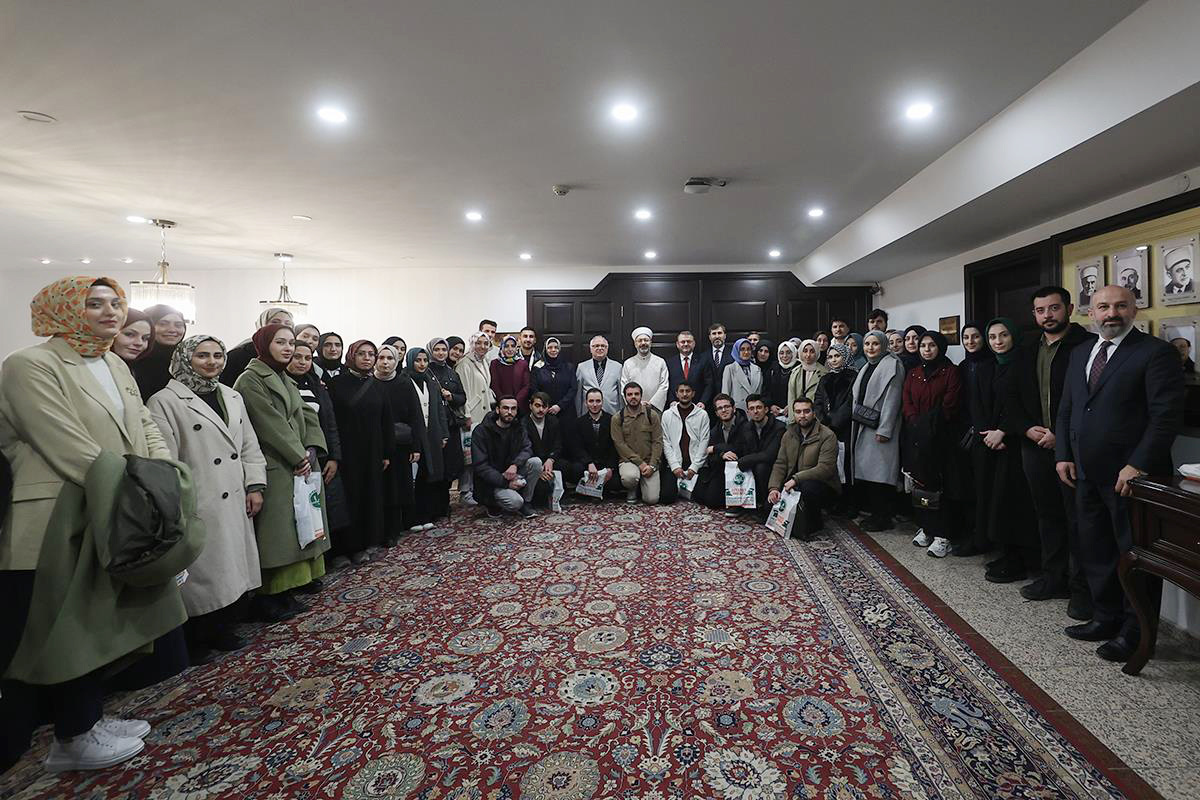 1709867925 366 Baskan Erbas Universite Ogrencilerini Kabul Etti