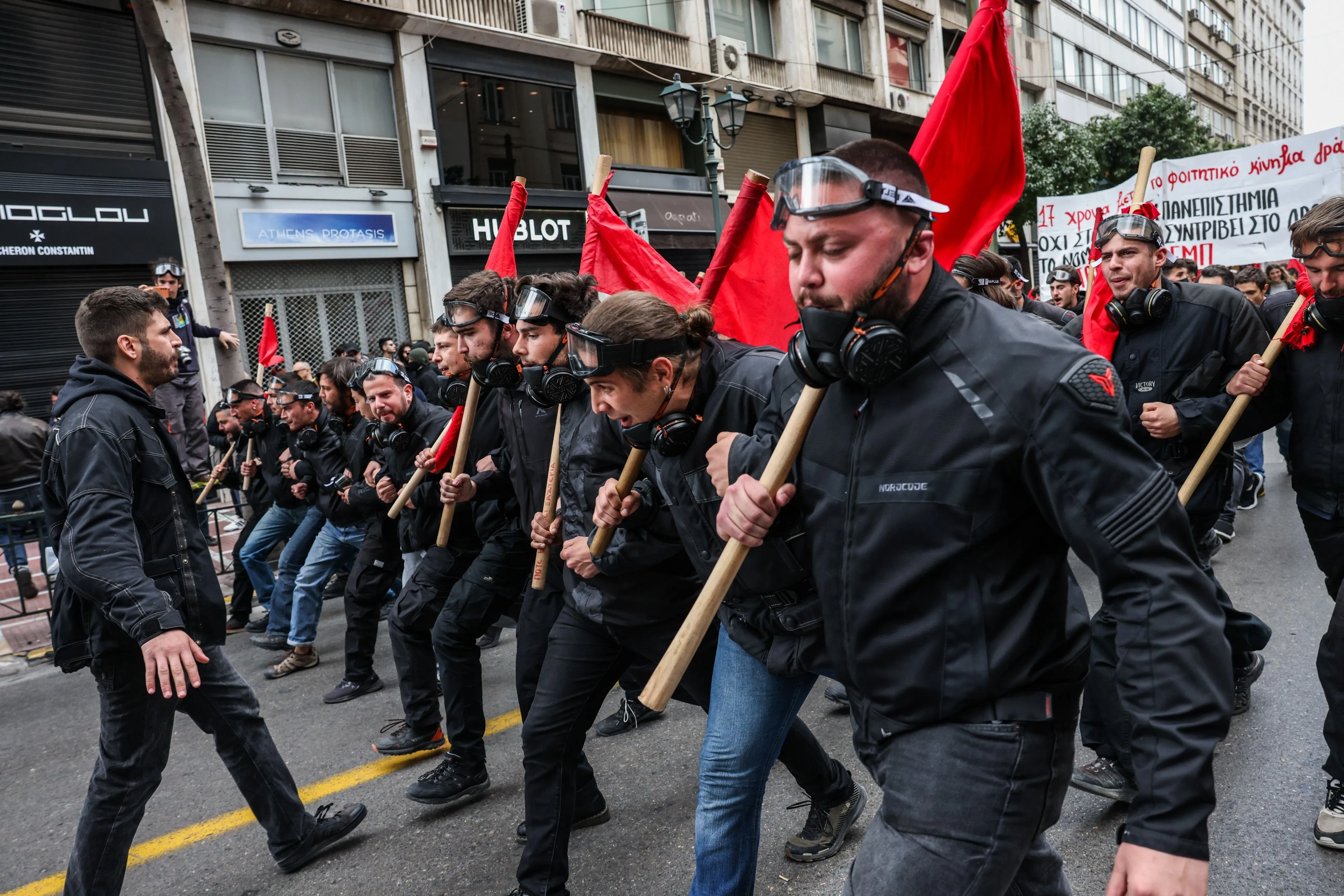 Yunanistan'dan ülkeyi sokağa döken 'özel üniversite yasası'na onay