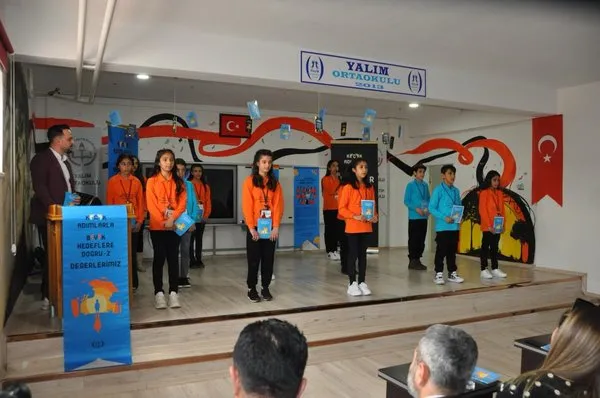 ogrencilerin-yazdigi-kitabin-tanitimi-yapildi-1709992289876.jpg