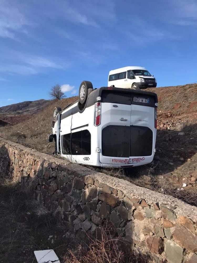 Giresun’da Öğrenci Servisi Şarampole Devrildi; 11 Yaralı! giresunda-ogrenci-servisi-sarampole-dev-24781-3.jpg