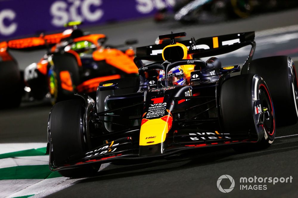 Ferrari'nin Güncellemelerle RedBull'u Yenmek İçin Şansı Zayıf Max Verstappen, Red Bull Racing RB20