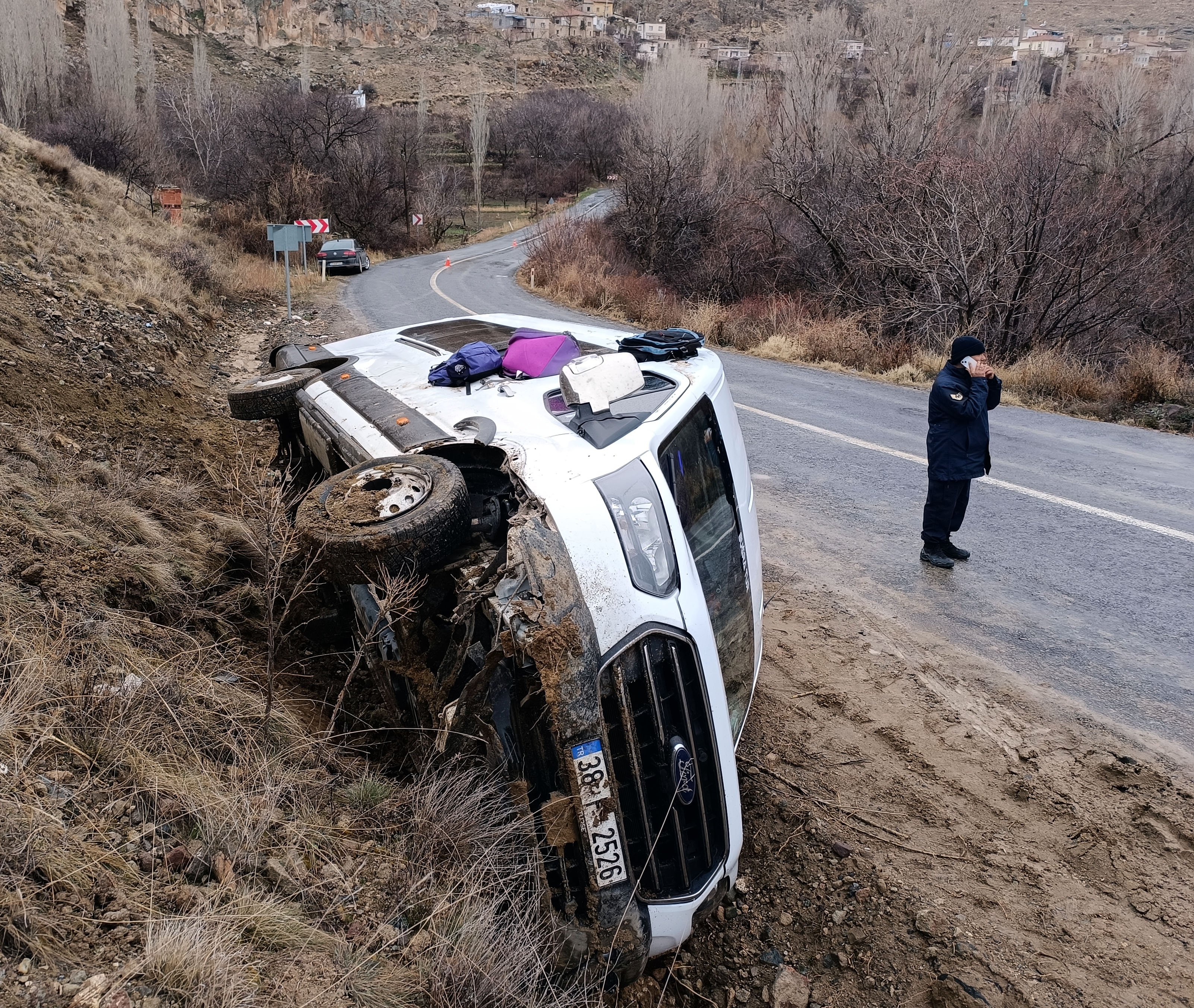 kayseride-ogrenci-servisi-devrildi-10-yenicag1.jpg