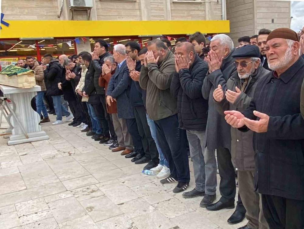 Bıçaklanarak hayatını kaybeden üniversiteli Talha'ya Konya'da veda