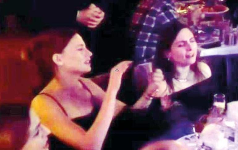 Mert Demir konserinde Serenay Sarıkaya sürprizi
