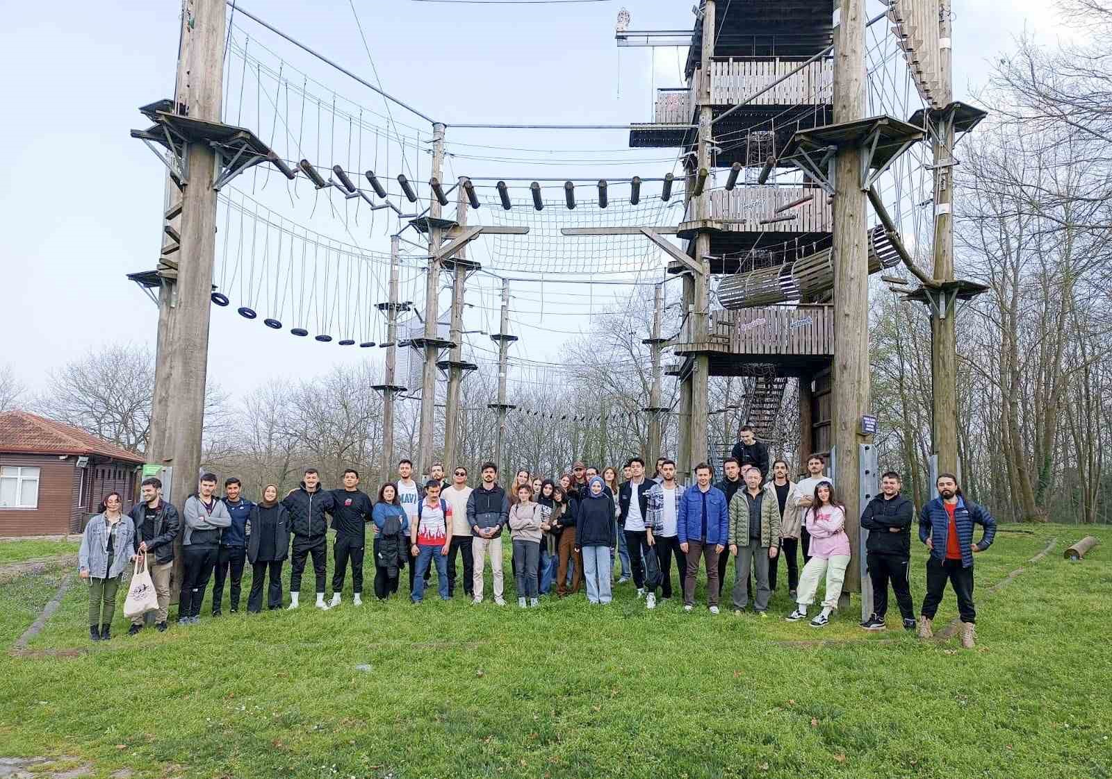 Üniversite öğrencileri Macera Park’ta cesaretlerini test ettiler
