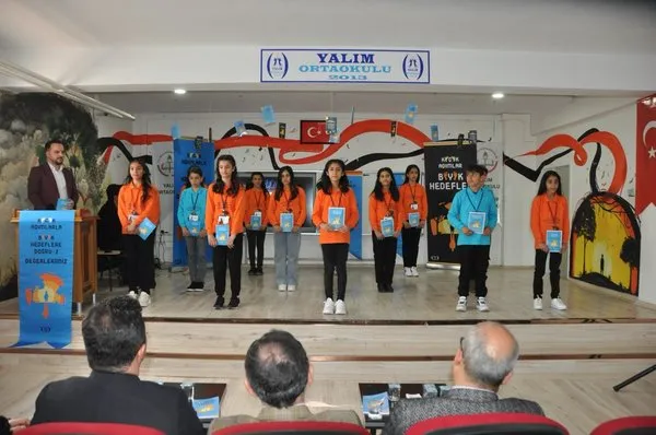 ogrencilerin-yazdigi-kitabin-tanitimi-yapildi-1709992287389.jpg