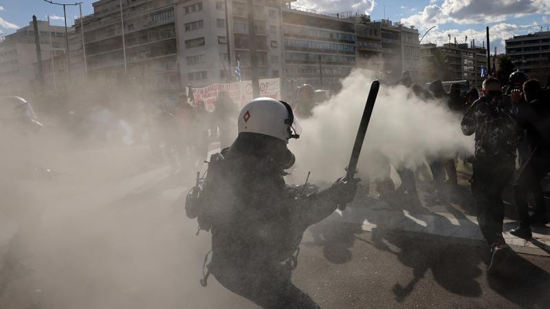 Yunanistanda Ogrenci Eylemine Ters Ters Ters Yaralilar Var