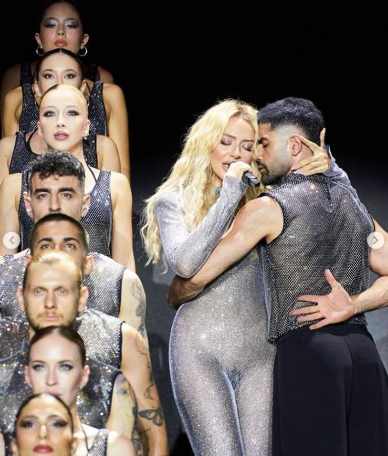 Hadise konserden bir fotoğraf