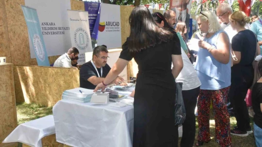 Düzce Üniversitesi Tercih Günlerinde Tanıtım Yaptı! Düzce Üniversitesi, 3. üniversite tanıtım ve tercih günlerinde yer aldı