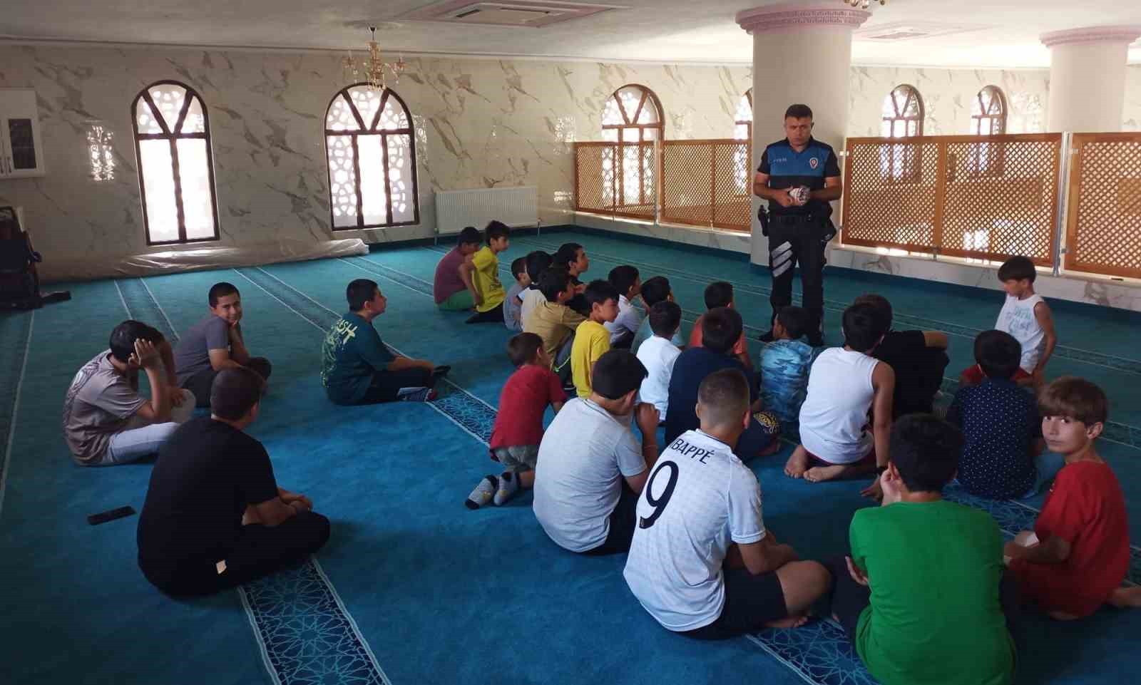 Emniyet Kur’an kurslarındaki 343 öğrenciyi bilgilendirdi