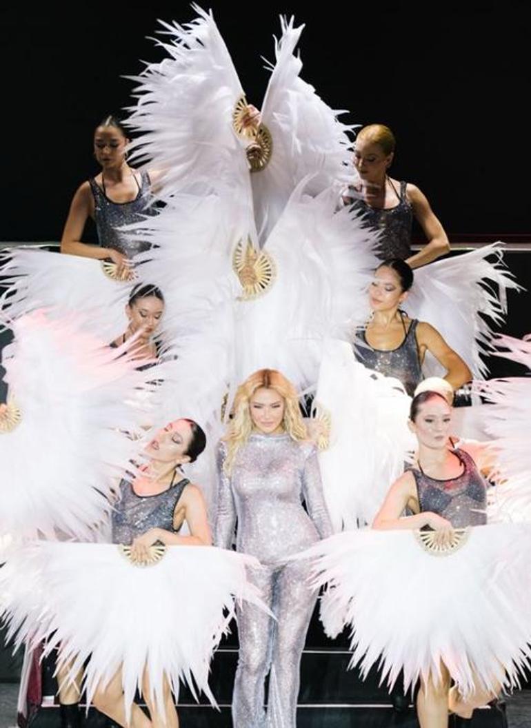 Hadise konserden bir fotoğraf