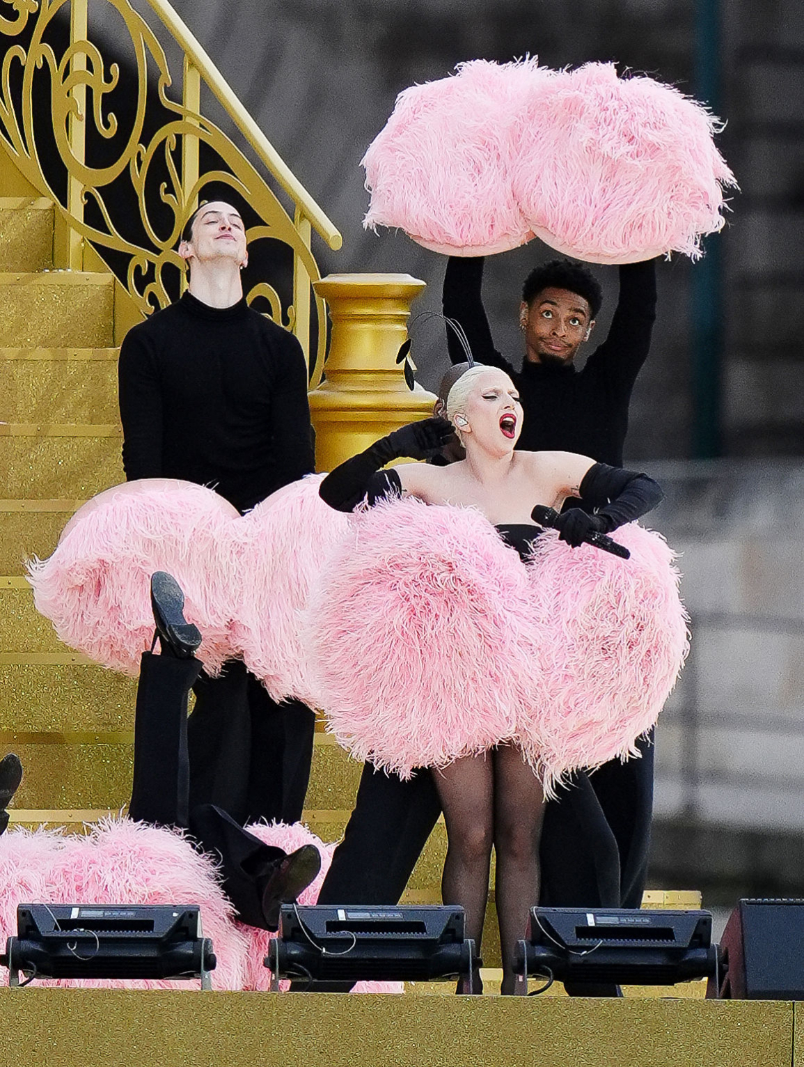 Paris 2024 Olimpiyat Oyunlari Acilis Toreninde Lady Gaga Zizi Jeanmairee