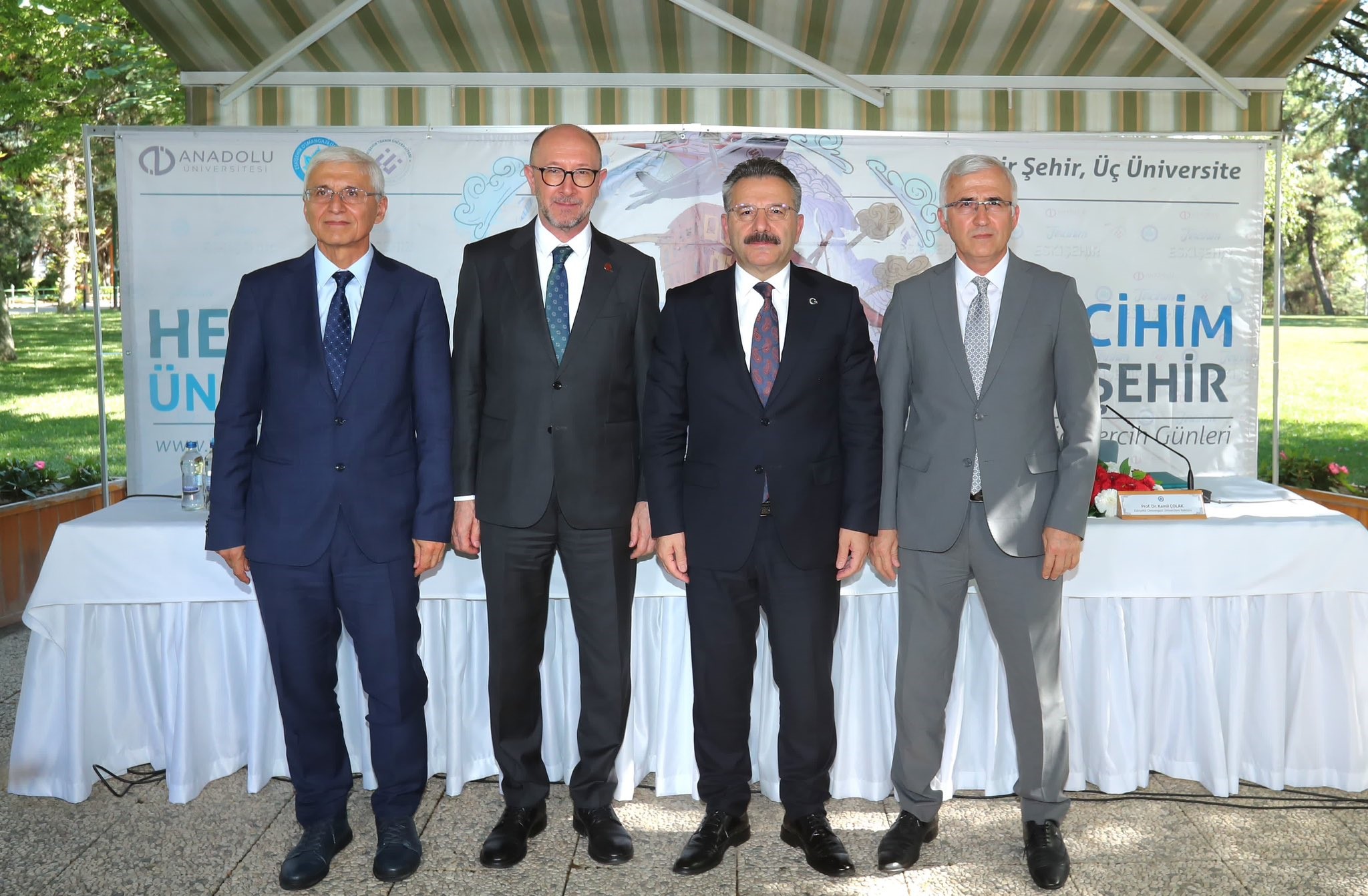 Vali Aksoy Universite Tercihi Yapacak Genclere Rehber Oldu