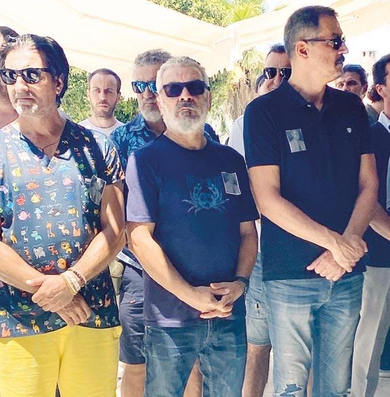 Oyuncu Hakan Yılmaz'ın Babasını Son Yolculuğuna Uğurlama Günü Oyuncu Hakan Yılmazın acı günü: Babasını son yolculuğuna uğurladı