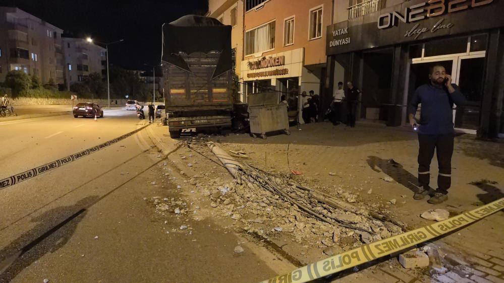 Freni Bosalan Tir Dehset Sacti Canakkalede Korku Dolu Anlar