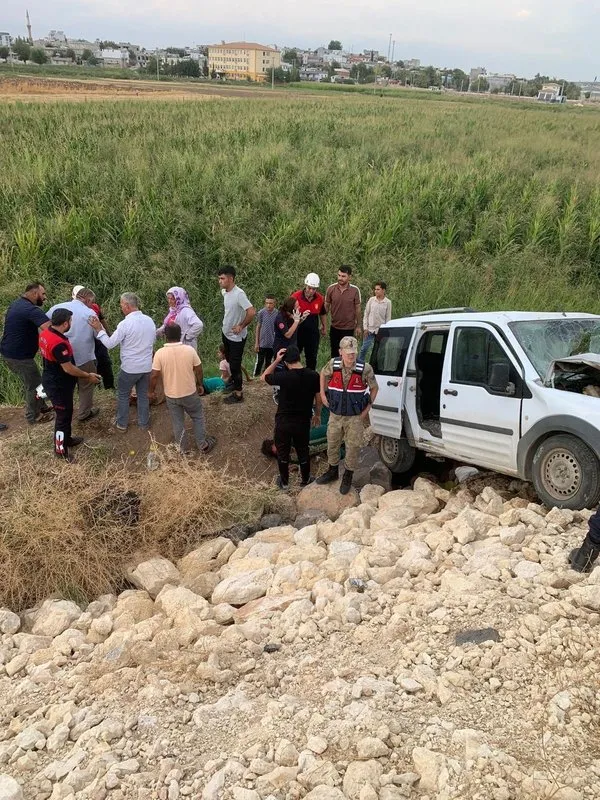 1726869658 823 Sanliurfada Okul Servisi ile Hafif Ticari Arac Carpisti 1 Olu.jpg&mw=600