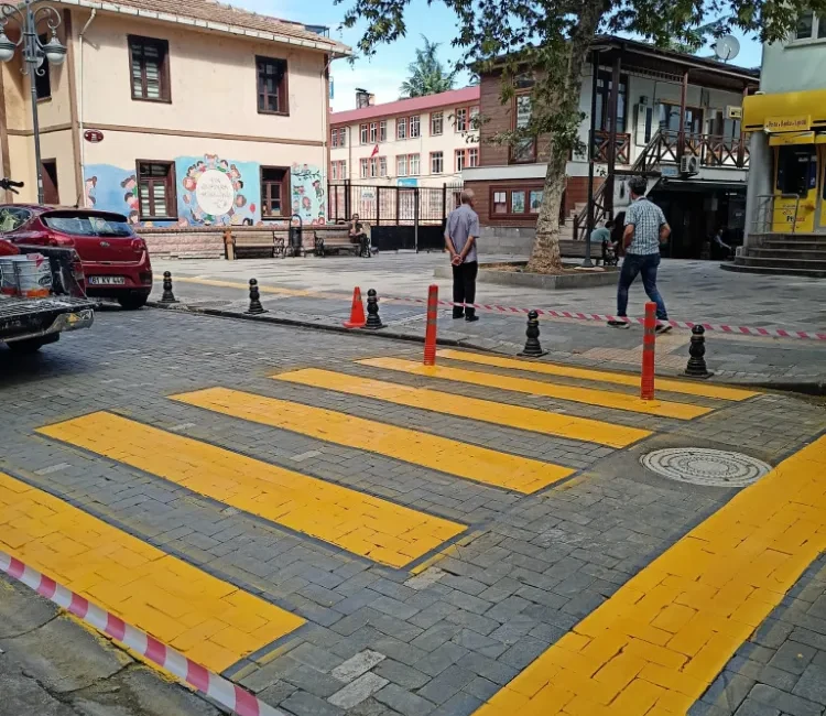 Okul Önlerine Yaya Geçidi İşaretleme Çalışmaları Yapıldı Trabzon’un Akçaabat ilçesinde,