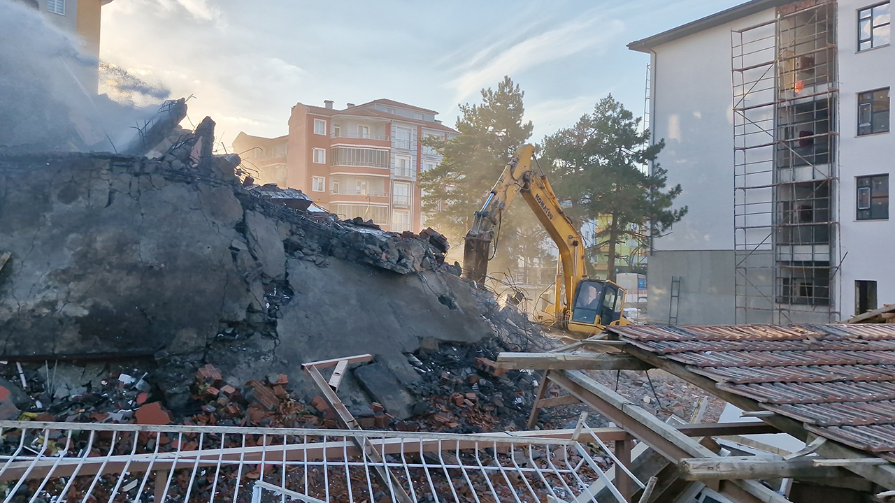 1726942252 513 Alacanin Hafizasi Siliniyor Ogretmen Evi Tarihe Karisiyor Corum Osmancik