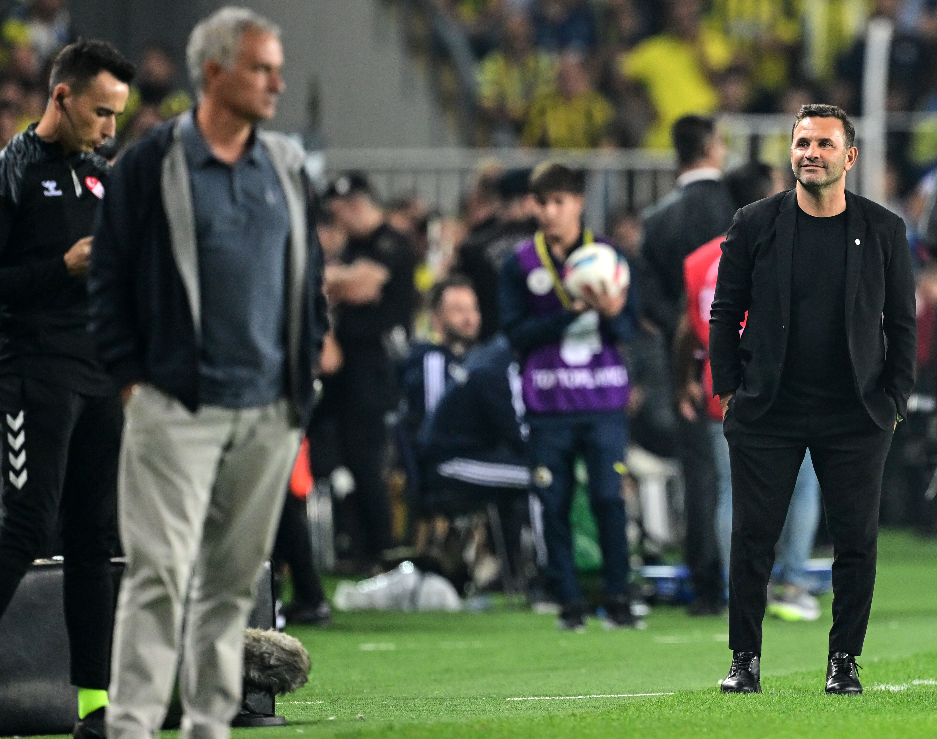Okan Buruk'tan Jose Mourinho'ya galibiyet bakışı! Sosyal medyada gündem oldu - 3. Resim