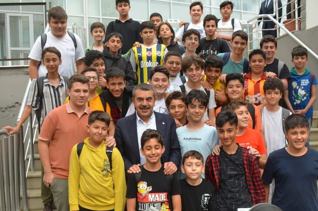 Millî Eğitim Bakanı Yusuf Tekin, Pendik'te İncelemelerde Bulundu. Milli Eğitim Bakanı Yusuf Tekin ziyaret
