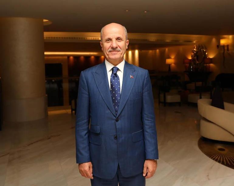 Yükseköğretim Kurulu Başkanı Erol Özvar, Türkiye-Azerbaycan Üniversitesinin ilk öğrenci ve akademisyenleriyle bir araya geldi