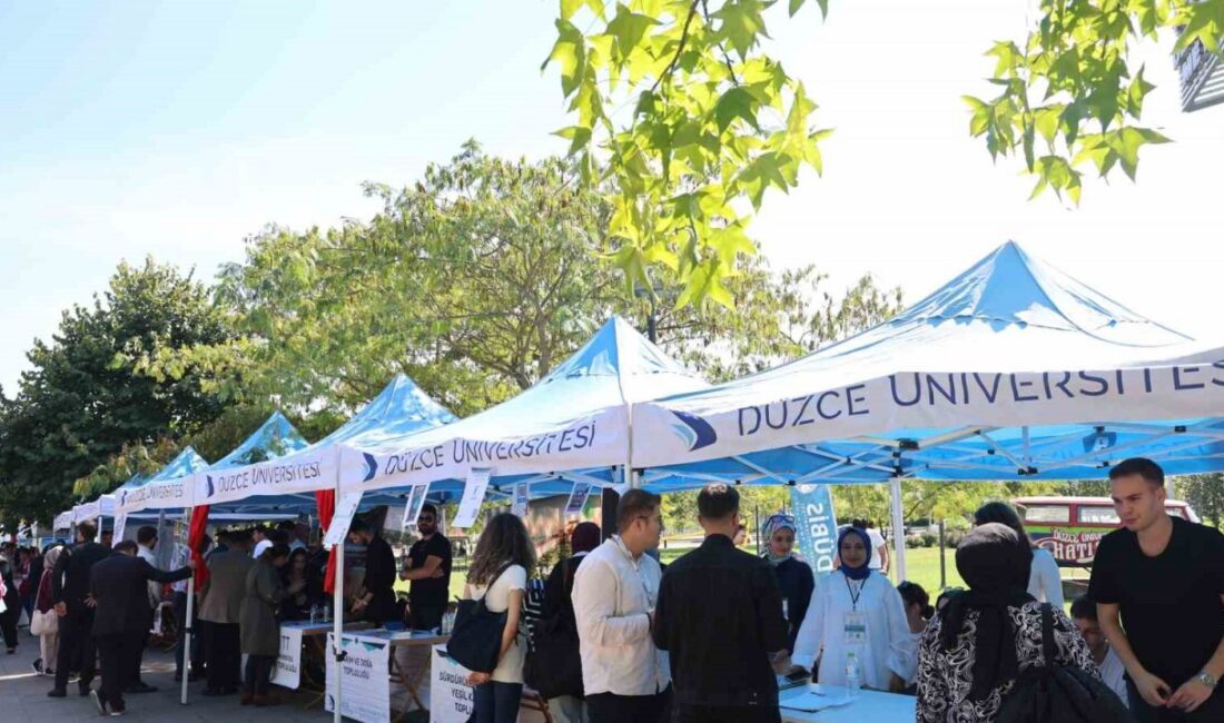 Düzce Üniversitesi Öğrenci Toplulukları Tanıtım Günleri Başladı Düzce Üniversitesi Öğrenci