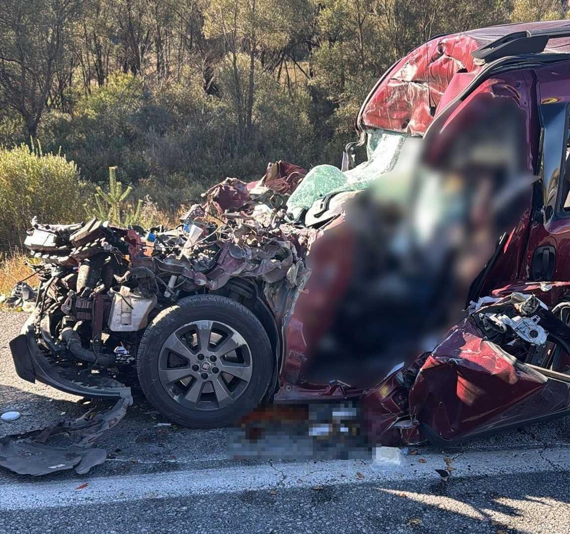 Uşak Ailesi Trafik Kazasında 3 Canını Kaybetti, 2 Kişi Ağır