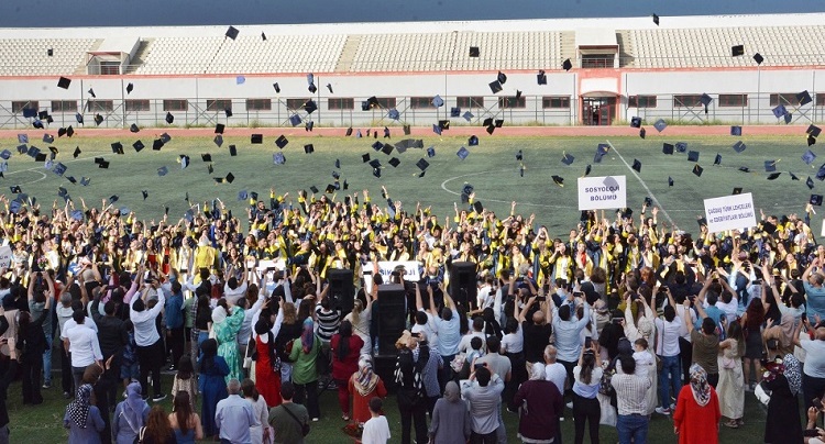 Dicle Üniversitesi’nde Mezuniyet Sevinci