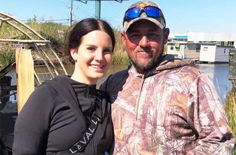Gizli Bir Düğünle Evlenmişti... Ünlü Şarkıcı Yeni Kocasına Yasak Getirdi: Eski Nişanlınla Görüşmeyeceksin! Lana Del Rey ve yeni kocası