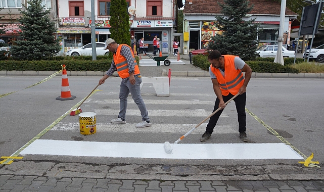 Havza Belediye Ekipleri Yaya Geçitleri İçin Boya Çalışmaları YaptıHaberin BaşlıklarıHavza