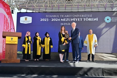 Kapalıçarşı’nın Yenilenen Çatısı Turizme Büyük Katkı SağlıyorHaberin BaşlıklarıKapalıçarşı’nın Yenilenen Çatısı