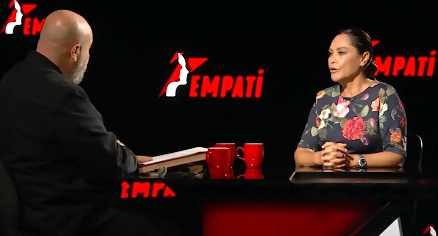 Hülya Avşar: Kadir İnanır Set Kazasını Önledi Hülya Avşar, İhanet