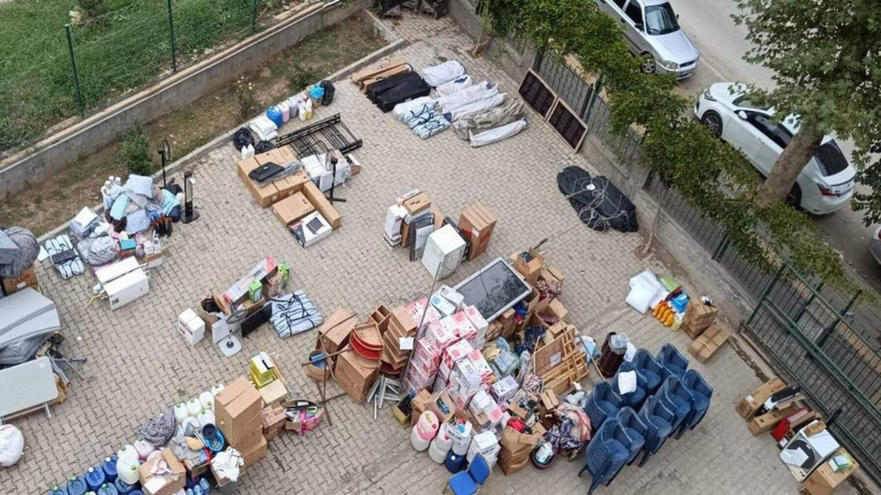 Kahramanmarasta Deprem Yardimlarini Satanlara Sucustu Biri de Ogretmen Haber3