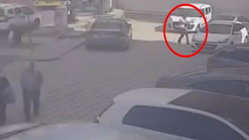 Maltepe’de Park Halindeki Otomobile Kurşun Yağdırıldı Olay Anı Güvenlik Kamerasına