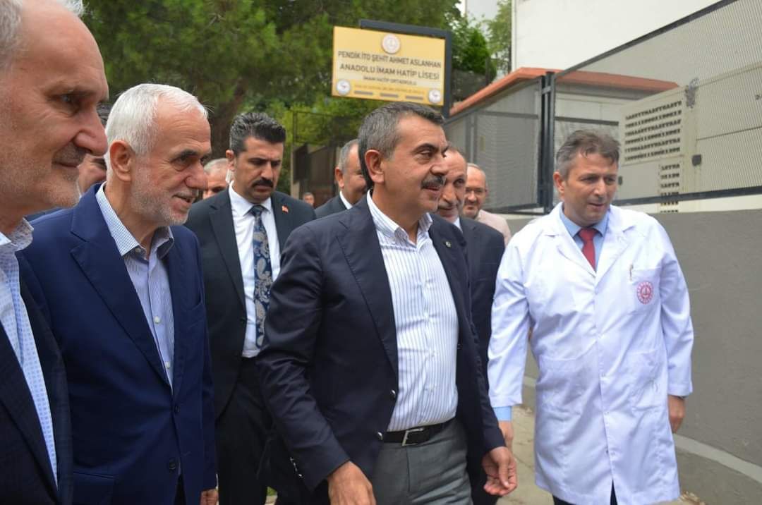 Millî Eğitim Bakanı Yusuf Tekin, Pendik'te İncelemelerde Bulundu. Milli Eğitim Bakanı Yusuf Tekin ziyarette