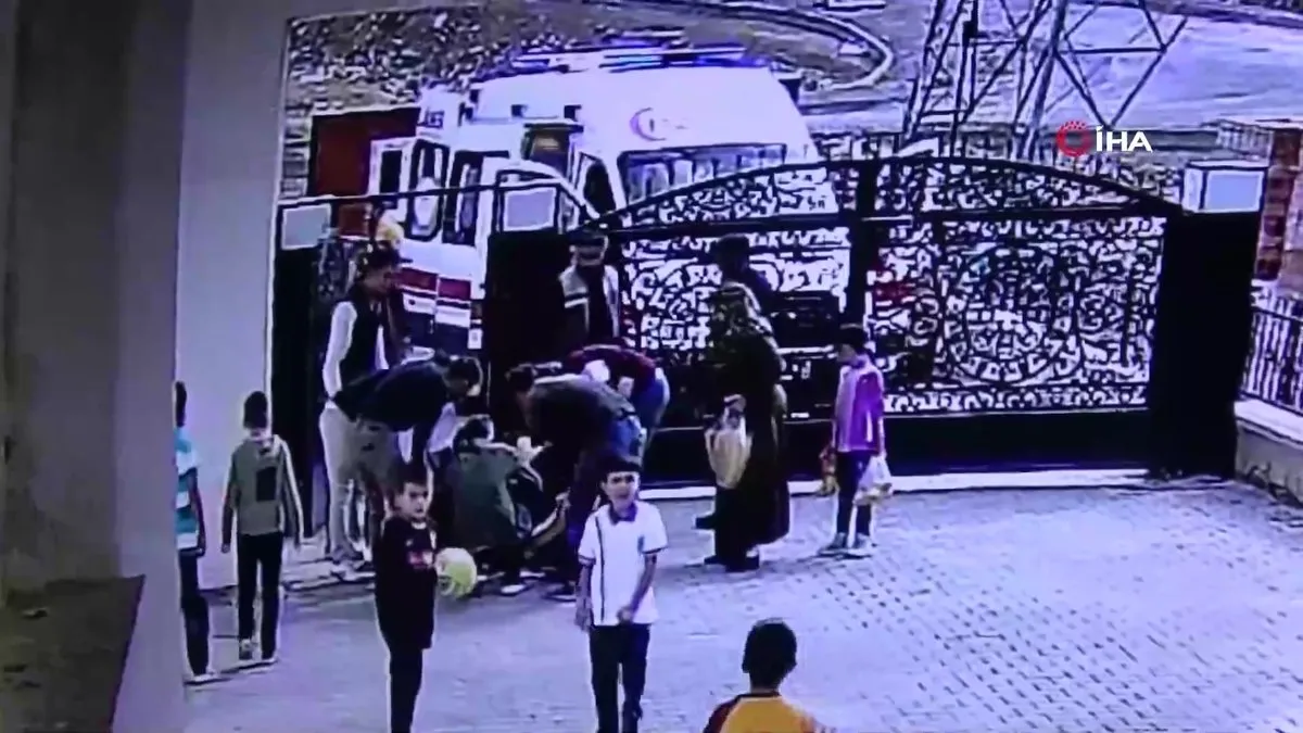 Minik Emre Okul Donusunde Servis Aracinin Altinda Kaldi Kamera Goruntusu
