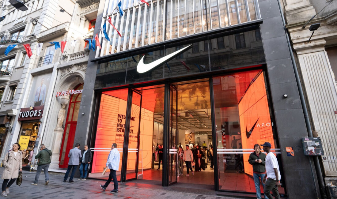 Nike’nın Yeni CEO’su Şirketin Perakendecilerle İlişkilerini Güçlendirmeyi HedefliyorHaberin BaşlıklarıNike’nın Yeni