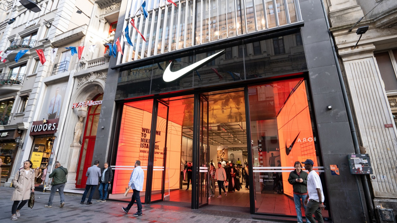 Nikenin Yenilikci Stratejisi Sinirlari Zorlama Sektoru Yeniden Sekillendirme