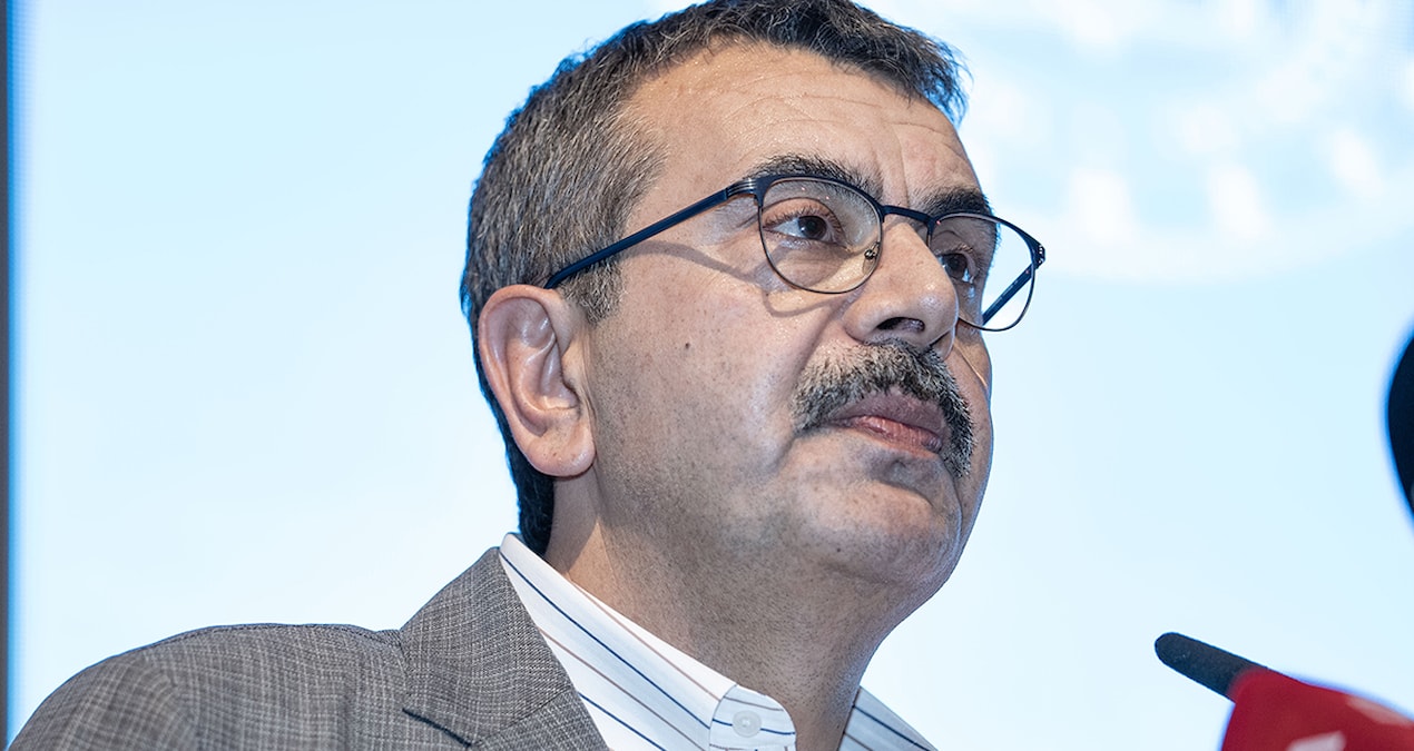 Ogretmen Bakan Tekine Anirsin Demis ve Hesabini Kapatti